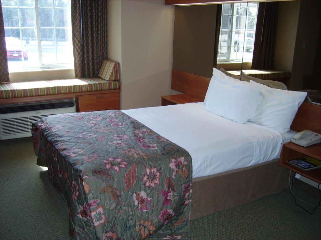 Parry Sound Inn And Suites Room photo